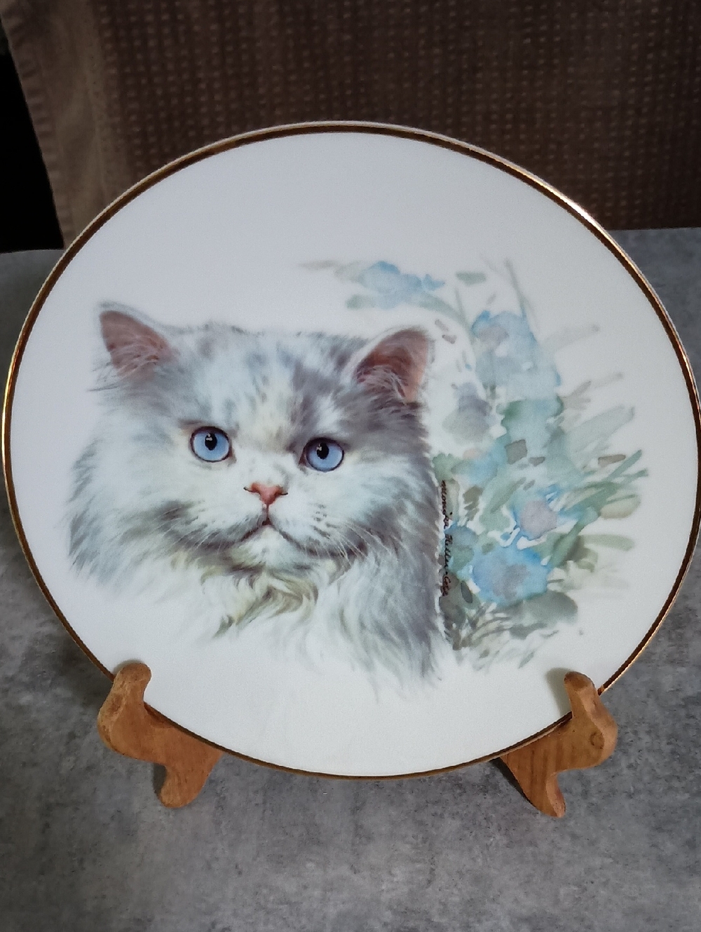 Decorative Cat Plate with Blue-Eyed Persian Portrait - Unbranded